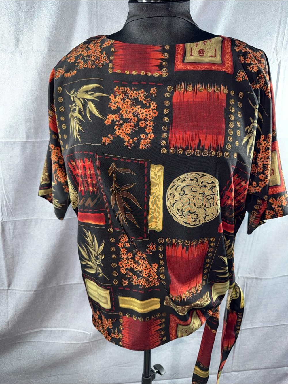 2807-La Chemise Women's Black Floral & Geometric Short-Sleeve Blouse w/ Side Tie